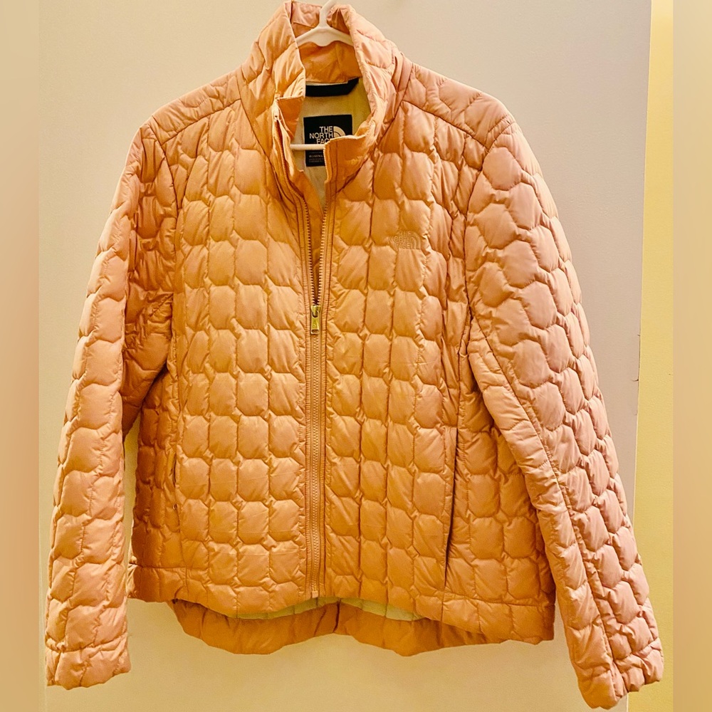Gently used Light Pink Thermoball Women’s North Face Thermoball jacket.